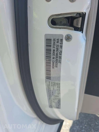 2020 Chrysler Voyager L 121.6" WB – miniatura 2