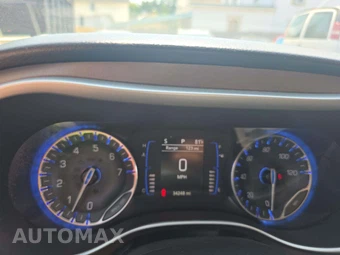 2020 Chrysler Voyager L 121.6" WB – miniatura 6