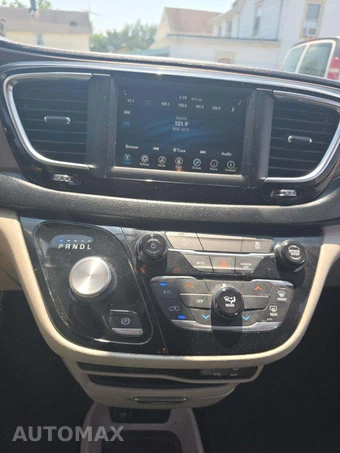 2020 Chrysler Voyager L 121.6" WB – miniatura 7
