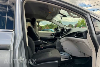 2020 Chrysler Voyager L 121.6" WB - miniatura 10