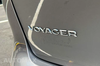 2020 Chrysler Voyager L 121.6" WB - miniatura 15
