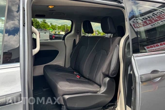 2020 Chrysler Voyager L 121.6" WB - miniatura 17