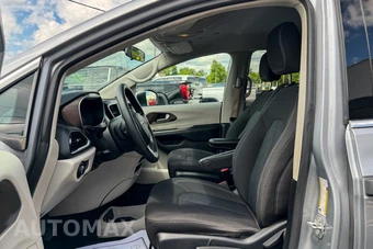 2020 Chrysler Voyager L 121.6" WB - miniatura 18