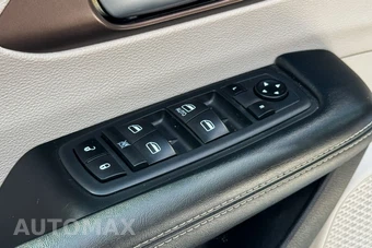 2020 Chrysler Voyager L 121.6" WB - miniatura 20