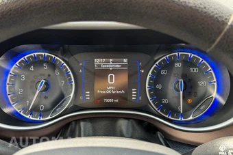 2020 Chrysler Voyager L 121.6" WB - miniatura 21