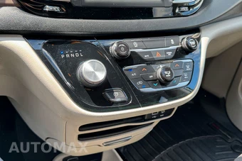 2020 Chrysler Voyager L 121.6" WB - miniatura 25