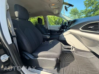 2020 Chrysler Voyager L 121.6" WB – miniatura 15