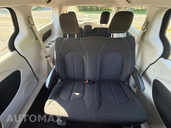 2020 Chrysler Voyager L 121.6" WB – miniatura 17