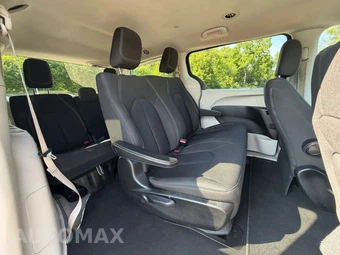 2020 Chrysler Voyager L 121.6" WB – miniatura 18