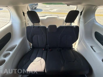 2020 Chrysler Voyager L 121.6" WB – miniatura 20