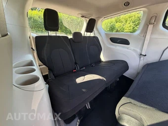 2020 Chrysler Voyager L 121.6" WB – miniatura 21