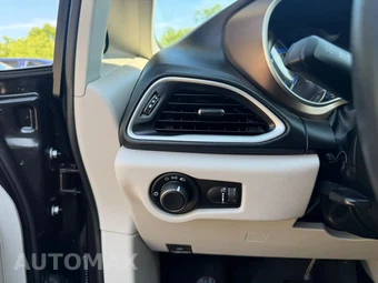 2020 Chrysler Voyager L 121.6" WB – miniatura 22