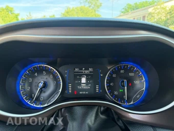 2020 Chrysler Voyager L 121.6" WB – miniatura 24
