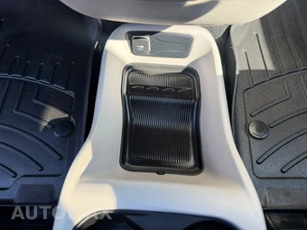 2020 Chrysler Voyager L 121.6" WB – miniatura 28