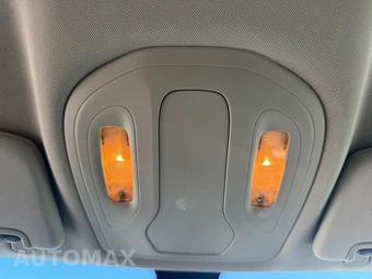 2020 Chrysler Voyager L 121.6" WB – miniatura 30