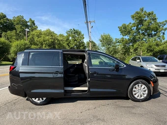 2020 Chrysler Voyager L 121.6" WB – miniatura 35