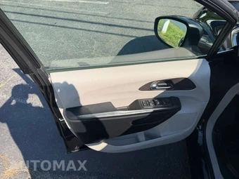 2020 Chrysler Voyager L 121.6" WB – miniatura 37