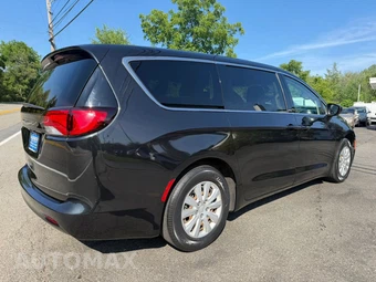 2020 Chrysler Voyager L 121.6" WB – miniatura 4