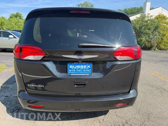 2020 Chrysler Voyager L 121.6" WB – miniatura 5