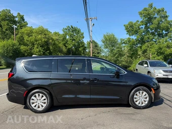 2020 Chrysler Voyager L 121.6" WB – miniatura 8