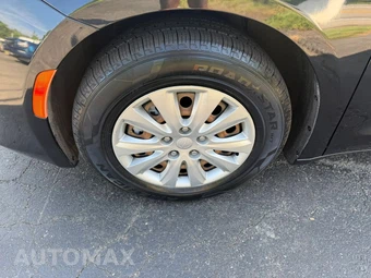 2020 Chrysler Voyager L 121.6" WB – miniatura 9