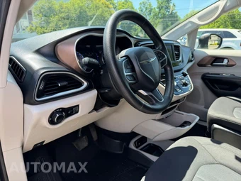 2020 Chrysler Voyager L 121.6" WB – miniatura 10