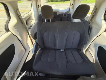 2020 Chrysler Voyager L 121.6" WB – miniatura 17