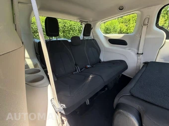 2020 Chrysler Voyager L 121.6" WB – miniatura 21