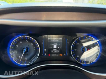 2020 Chrysler Voyager L 121.6" WB – miniatura 24