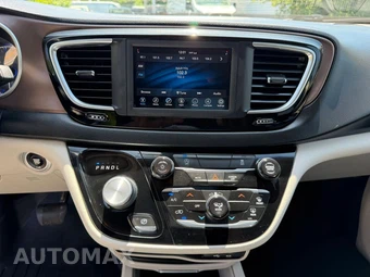 2020 Chrysler Voyager L 121.6" WB – miniatura 25