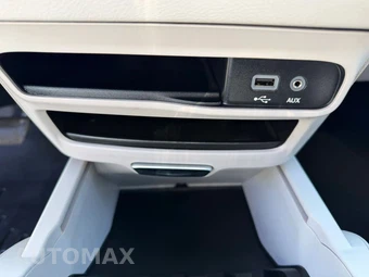 2020 Chrysler Voyager L 121.6" WB – miniatura 27
