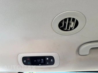 2020 Chrysler Voyager L 121.6" WB – miniatura 31