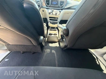 2020 Chrysler Voyager L 121.6" WB – miniatura 32