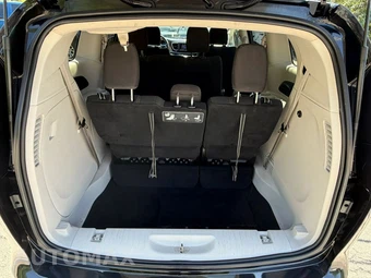 2020 Chrysler Voyager L 121.6" WB – miniatura 33
