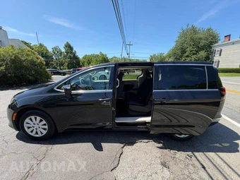 2020 Chrysler Voyager L 121.6" WB – miniatura 35