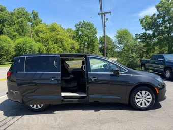2020 Chrysler Voyager L 121.6" WB – miniatura 36
