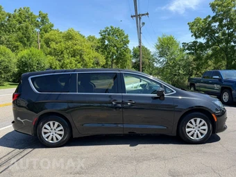 2020 Chrysler Voyager L 121.6" WB – miniatura 7