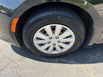 2020 Chrysler Voyager L 121.6" WB – miniatura 9