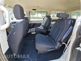 2020 Chrysler Voyager LX 121.6" WB – miniatura 13