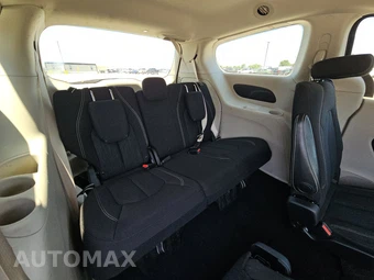 2020 Chrysler Voyager LX 121.6" WB – miniatura 14