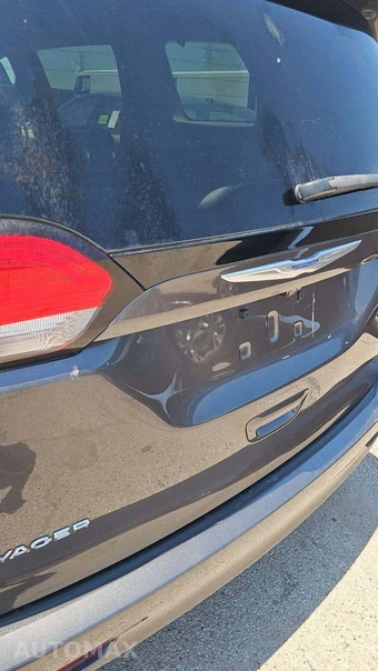 2020 Chrysler Voyager LX 121.6" WB – miniatura 25