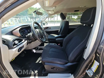 2020 Chrysler Voyager LX 121.6" WB – miniatura 7