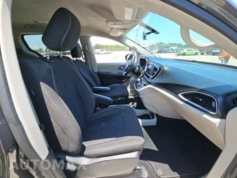 2020 Chrysler Voyager LX 121.6" WB – miniatura 8