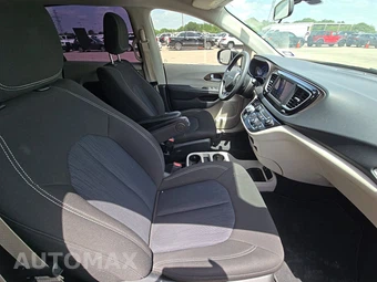 2020 Chrysler Voyager LX 121.6" WB – miniatura 32