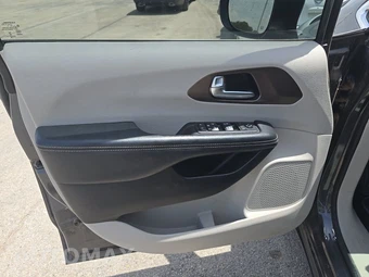 2020 Chrysler Voyager LX 121.6" WB – miniatura 33