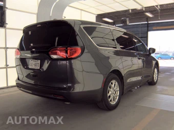 2020 Chrysler Voyager LX 121.6" WB – miniatura 4