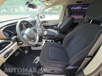 2020 Chrysler Voyager LX 121.6" WB – miniatura 5