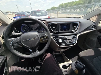 2020 Chrysler Voyager LX 121.6" WB – miniatura 6