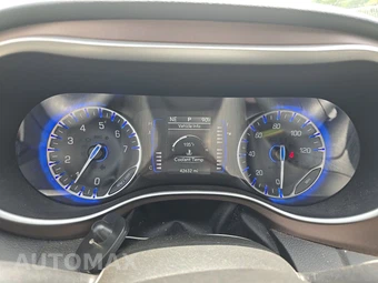 2020 Chrysler Voyager LX 121.6" WB – miniatura 8