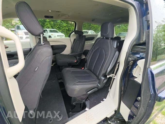 2020 Chrysler Voyager LX 121.6" WB - miniatura 10